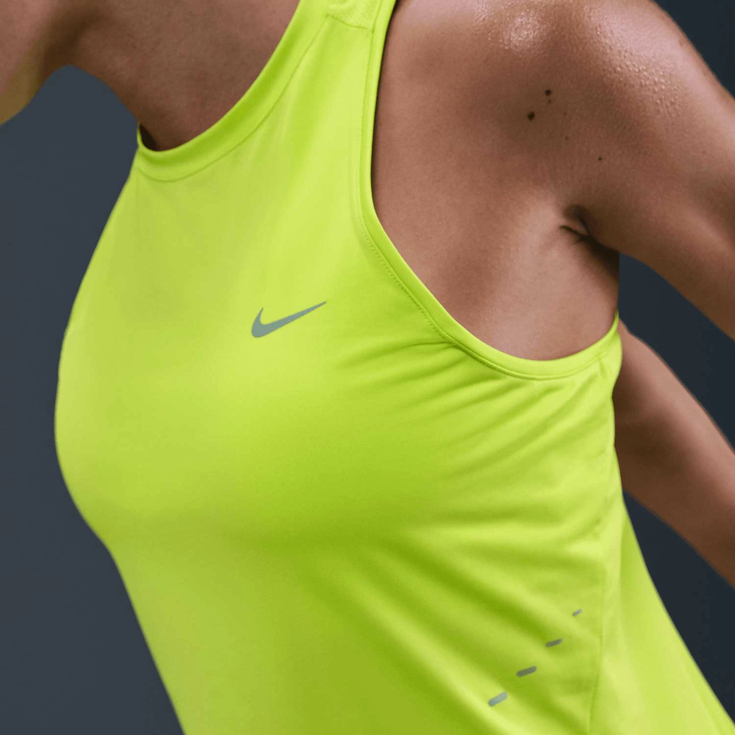 Koszulka damska Nike Swift HQ0620-389 | Adrenaline.pl