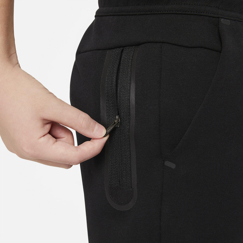 SPODENKI JUNIOR NIKE SPORTSWEAR TECH FLEECE DA0826-010