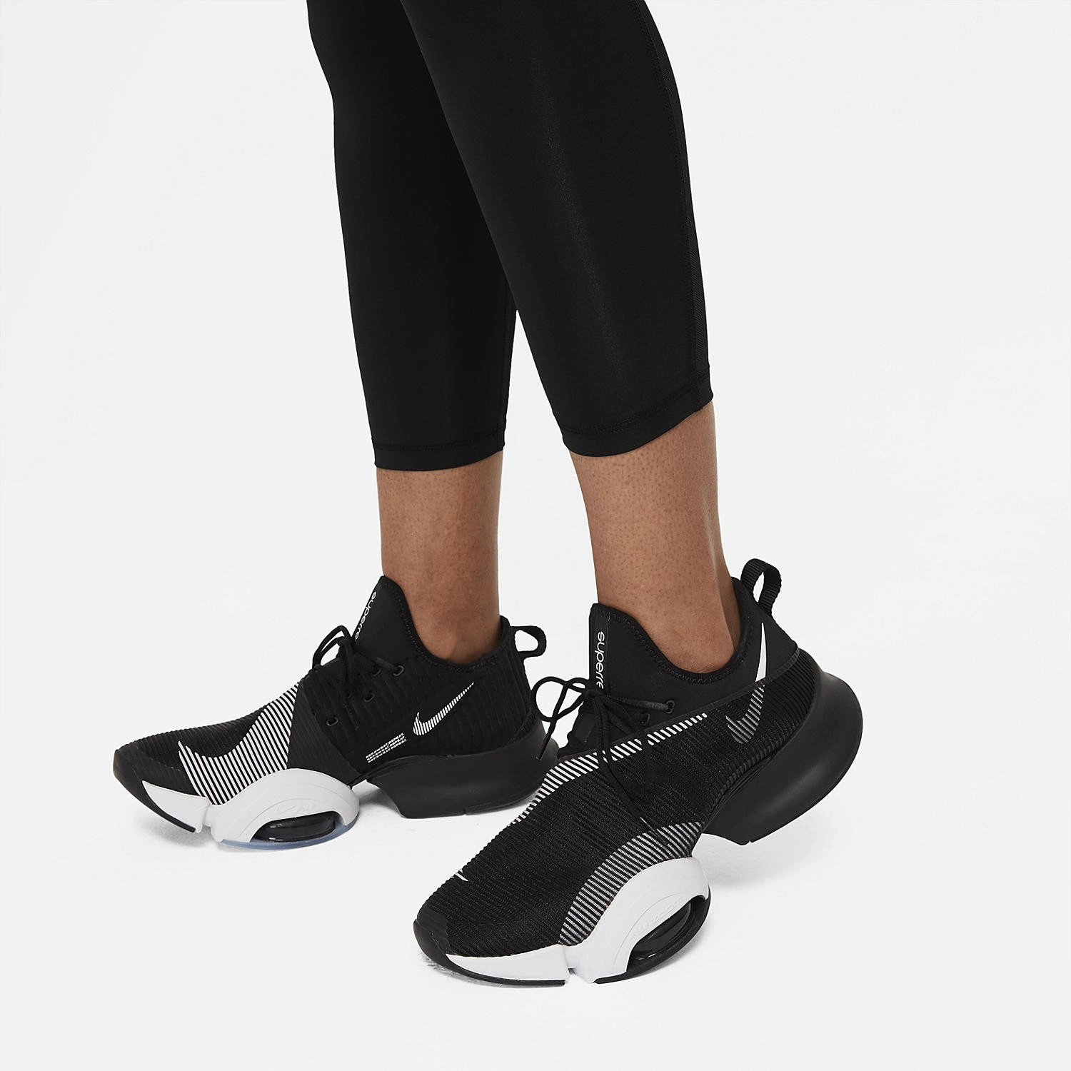 Nike Pro Training – Czarne legginsy w stonowaną panterkę